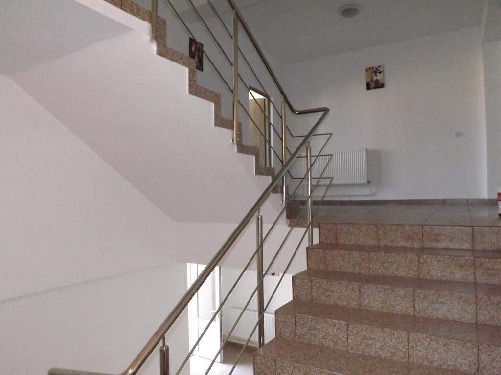 Готель Casa Dobrescu Centura De Nord Крайова Екстер'єр фото